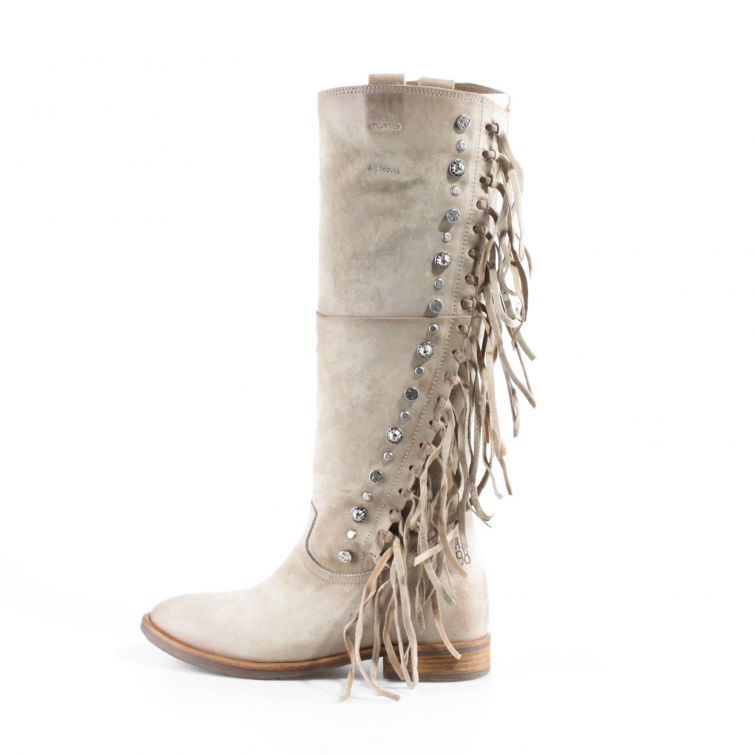 Stivale ILLA A.S.98 in pelle beige con borchie, anelli e frange laterali, design alto da donna in stile urban e artigianale