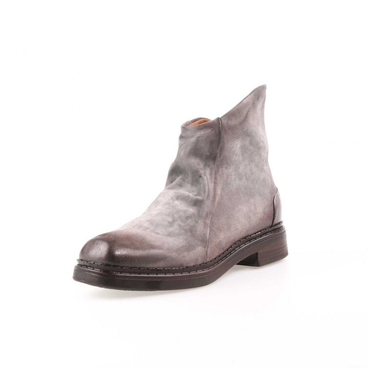 Stivaletti Vista A.S.98 in pelle grigia con piccolo tacco, design essenziale e artigianale Made in Italy.