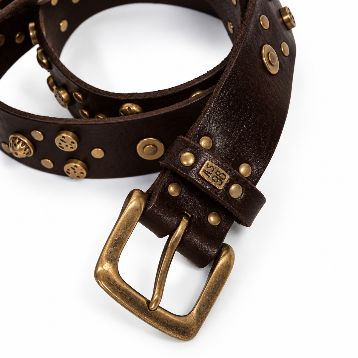 Cintura A.S.98 in pelle marrone testa di moro con borchie metalliche bronzate, fibbia anticata e dettaglio logo A.S.98, stile rock artigianale.