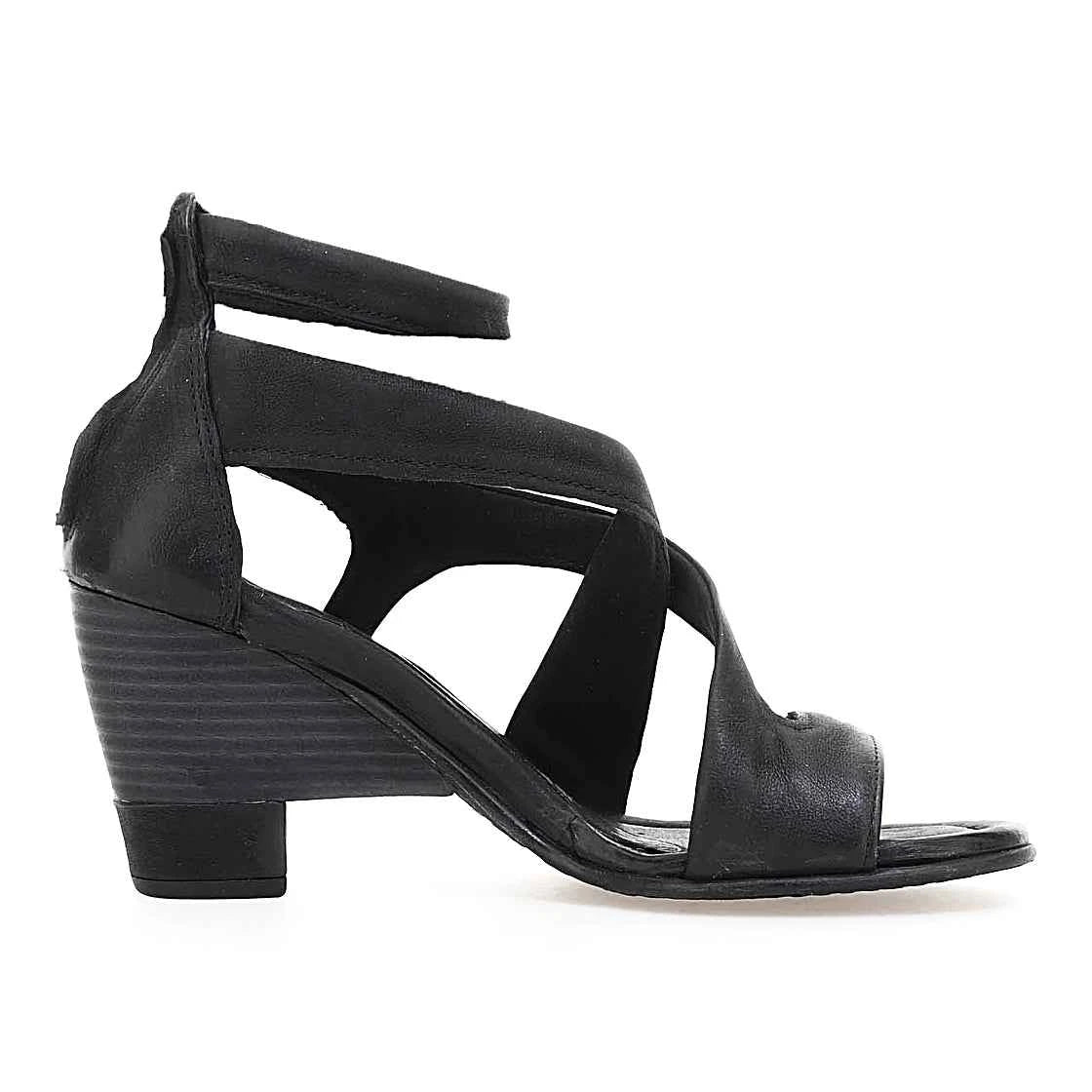 SANDALI TILLY: Eleganza e Comfort per le Serate Estive