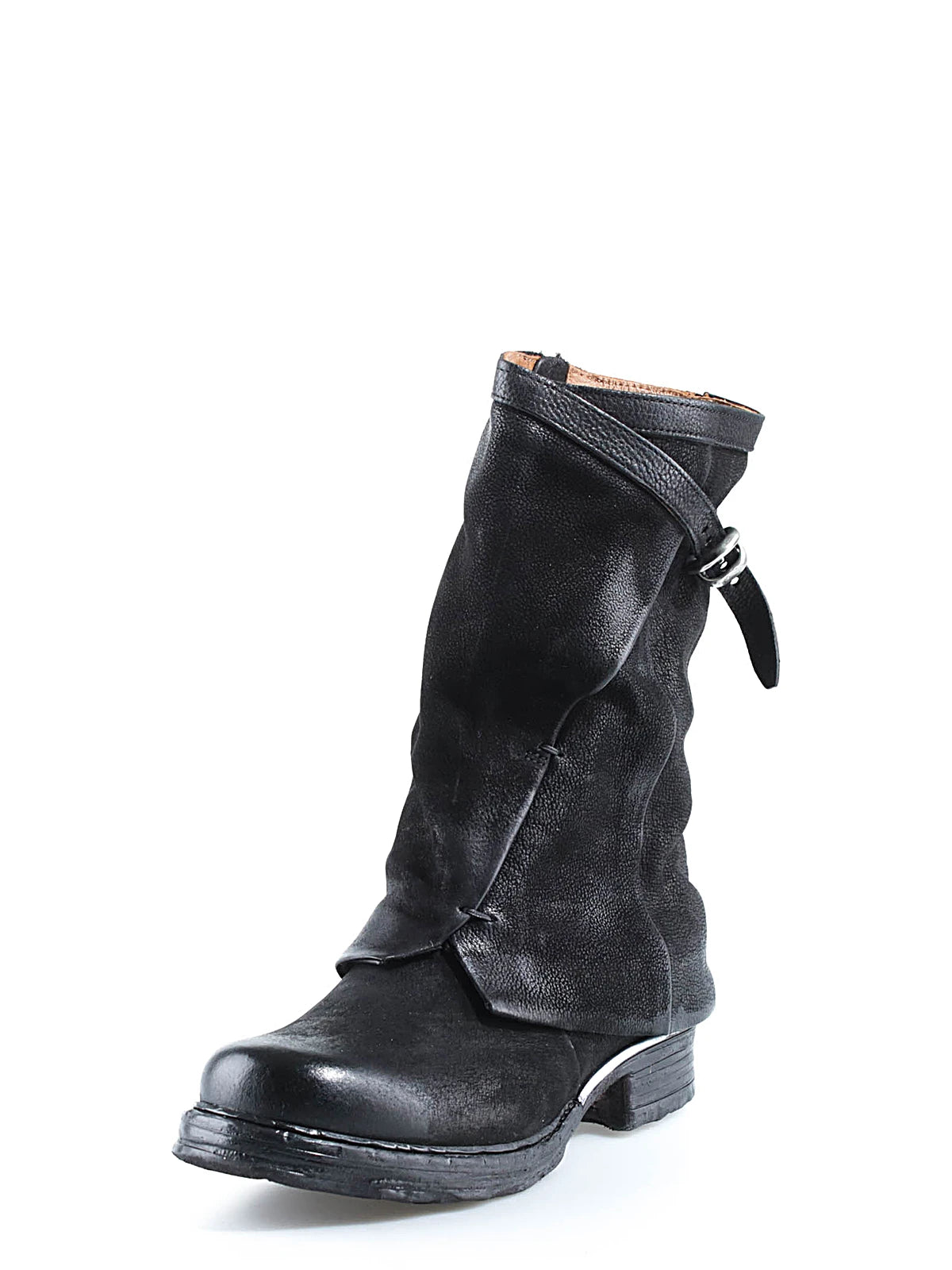 Stivali Seth A.S.98 in pelle nera con cinturini, fibbia metallica, tacco basso e dettagli artigianali in stile rock.