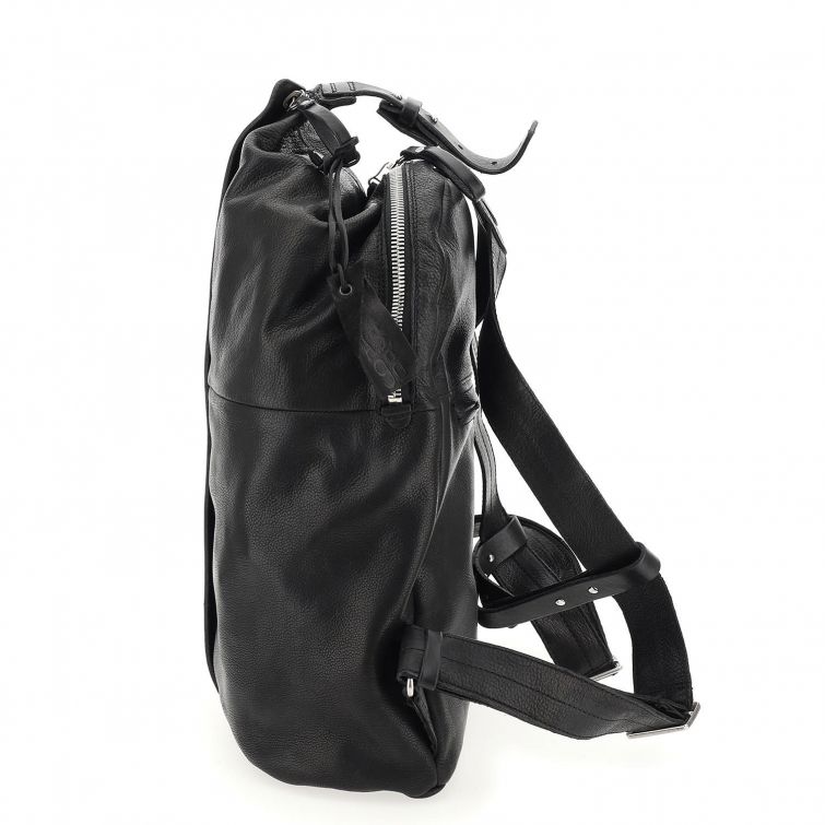 Zaino Vigo A.S.98 in pelle nera con lavorazione artigianale e design urbano Made in Italy.