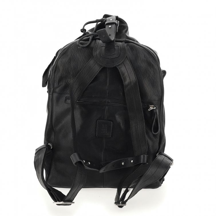 Zaino Vigo A.S.98 in pelle nera con lavorazione artigianale e design urbano Made in Italy.