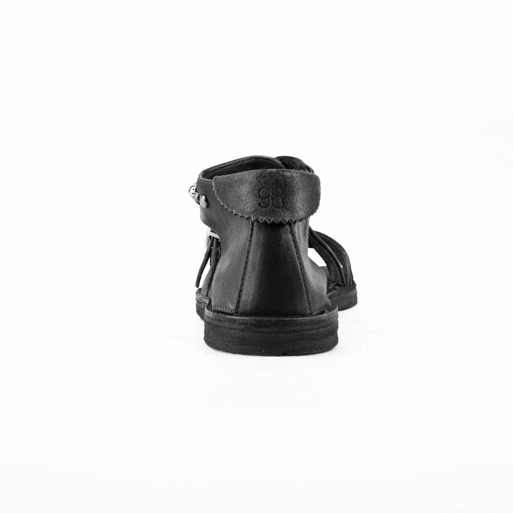 SANDALI RIANNA in pelle nera con borchie e fibbia argento