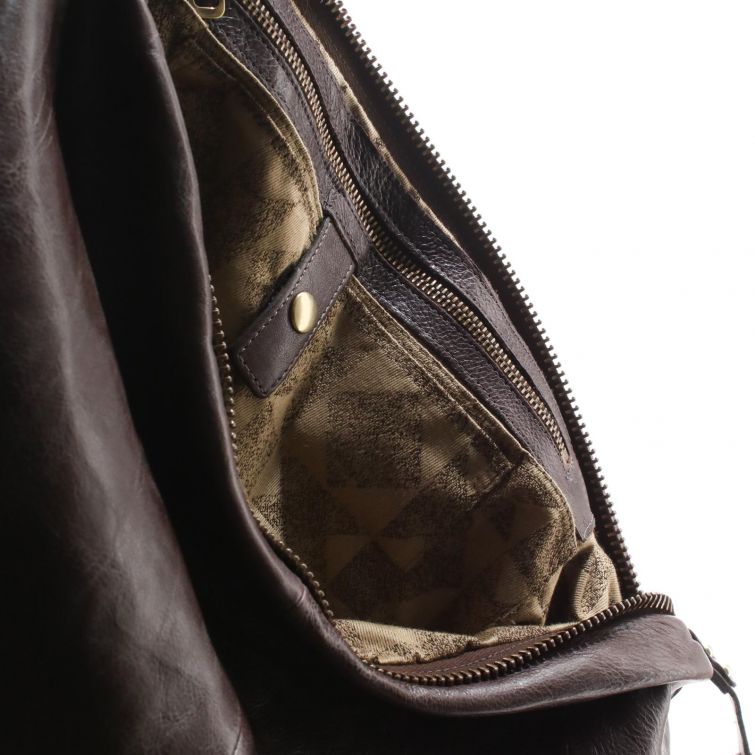 BORSA LOYA A.S.98: artigianalità italiana e carattere unico