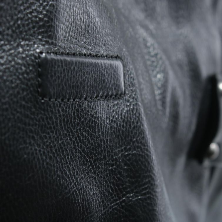 BORSA LOISIA A.S.98 in pelle nera dal design essenziale