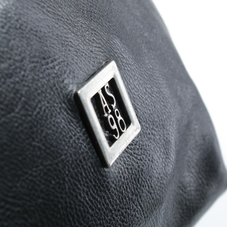 BORSA LOISIA A.S.98 in pelle nera dal design essenziale