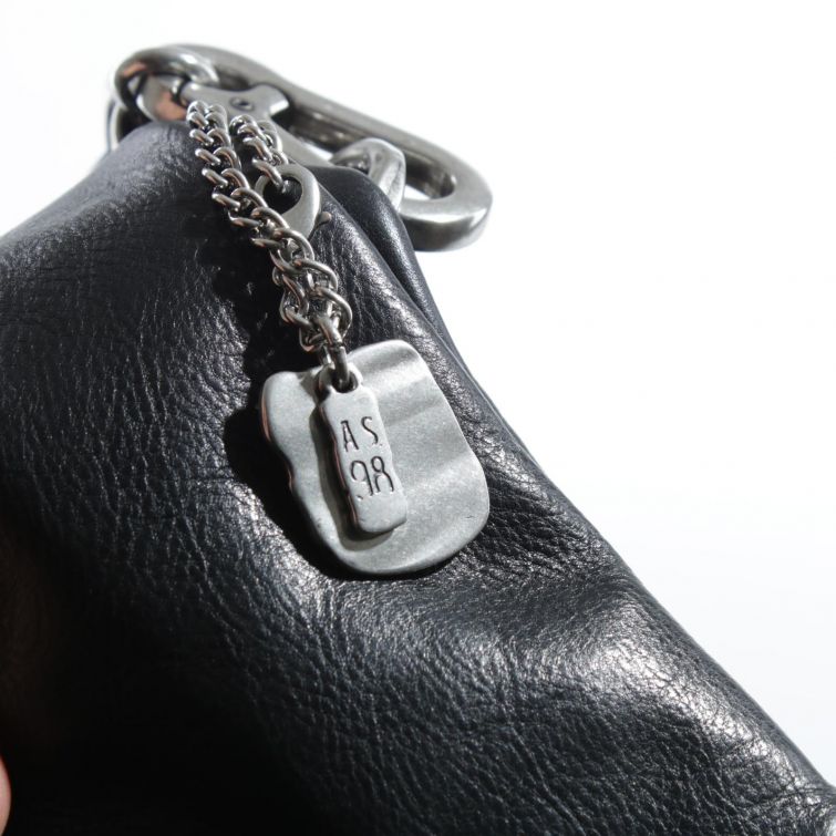 BORSA LOISIA A.S.98 in pelle nera dal design essenziale