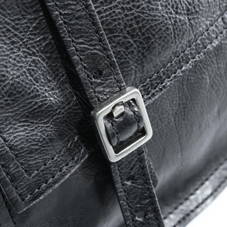 BORSA ESIA A.S.98 in pelle nera dallo stile deciso