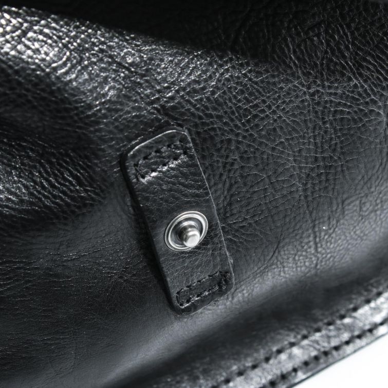 BORSA ESIA A.S.98 in pelle nera dallo stile deciso