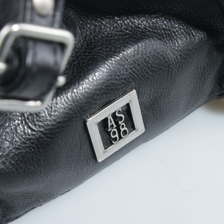 BORSA ESIA A.S.98 in pelle nera dallo stile deciso
