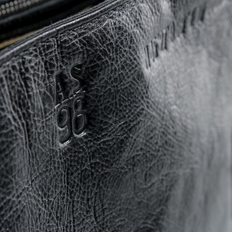 BORSA ESIA A.S.98 in pelle nera dallo stile deciso