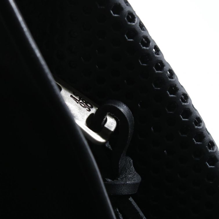 BORSA MOLLY in Pelle Nera Traforata: Stile Unico A.S.98