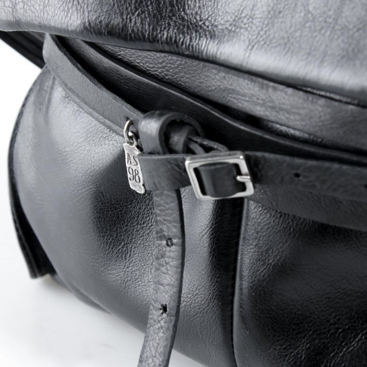 BORSA LARAH in Pelle Nera: Stile Artigianale Italiano