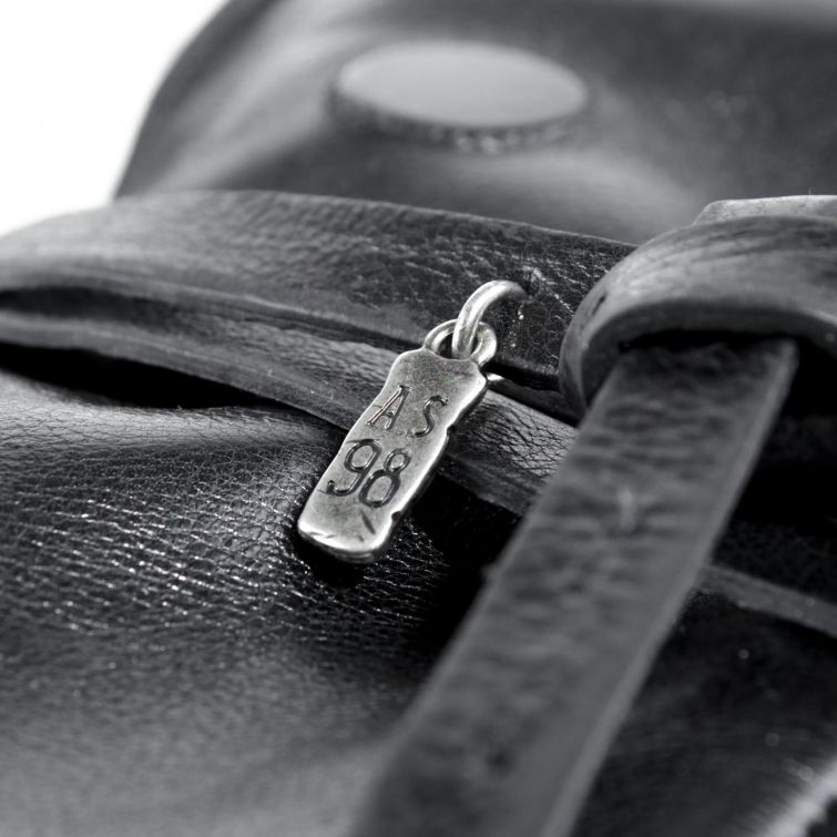 BORSA LARAH in Pelle Nera: Stile Artigianale Italiano