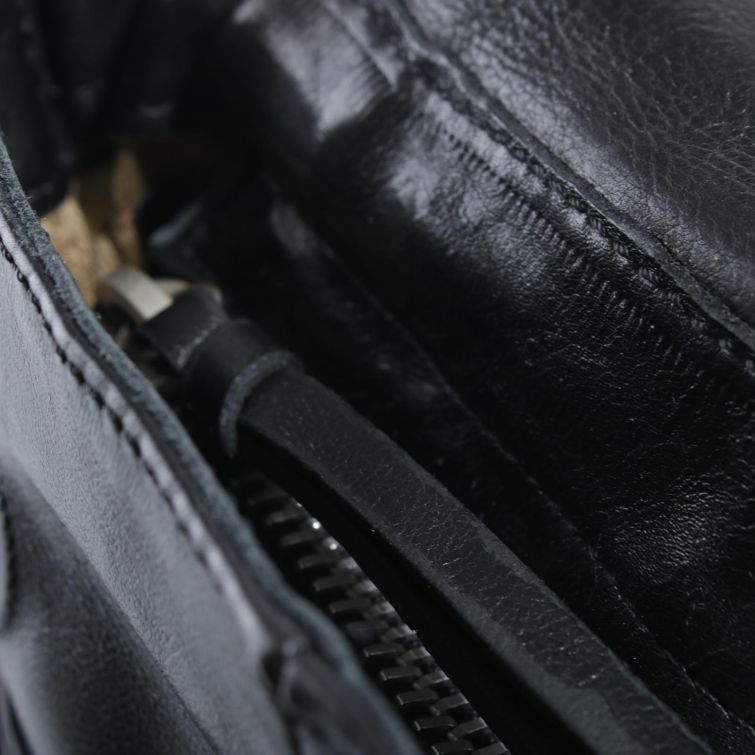 BORSA LARAH in Pelle Nera: Stile Artigianale Italiano