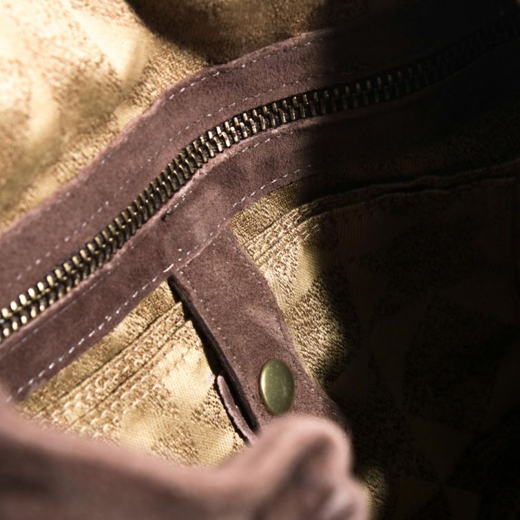 BORSA OLISIA A.S.98 in pelle ebano dal fascino naturale