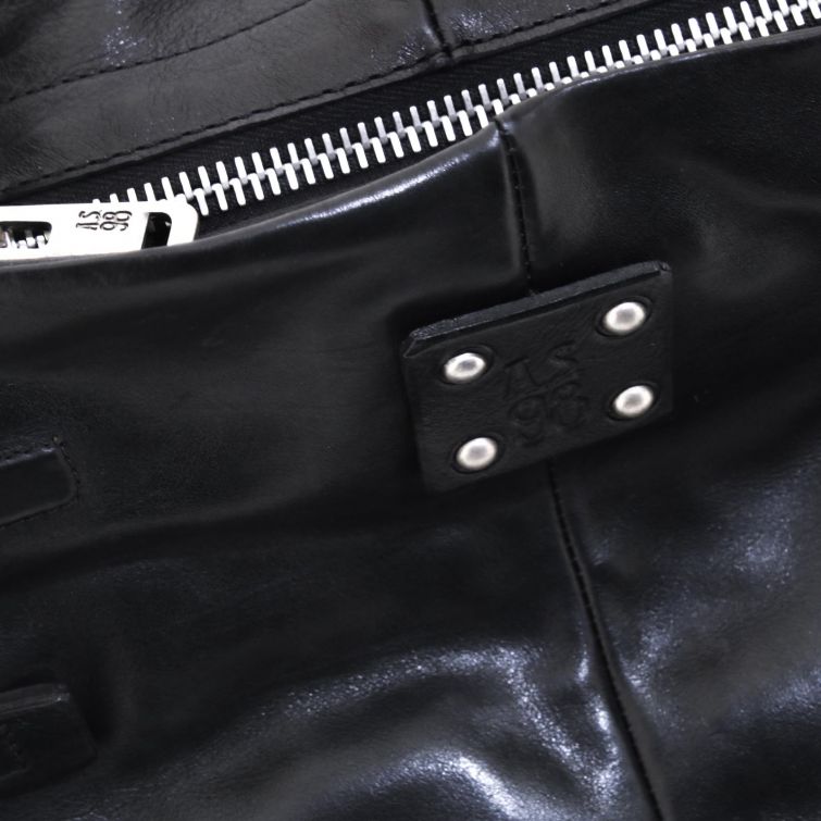 BORSA OLISIA A.S.98 in pelle nera dal design contemporaneo