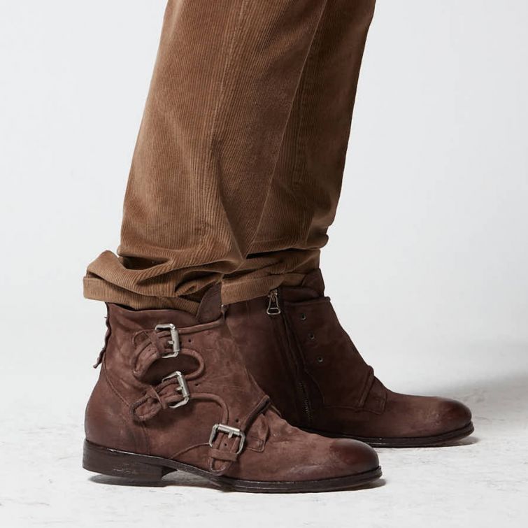 Stivaletti Cooper A.S.98 in pelle marrone con fibbie e allacciature rock.