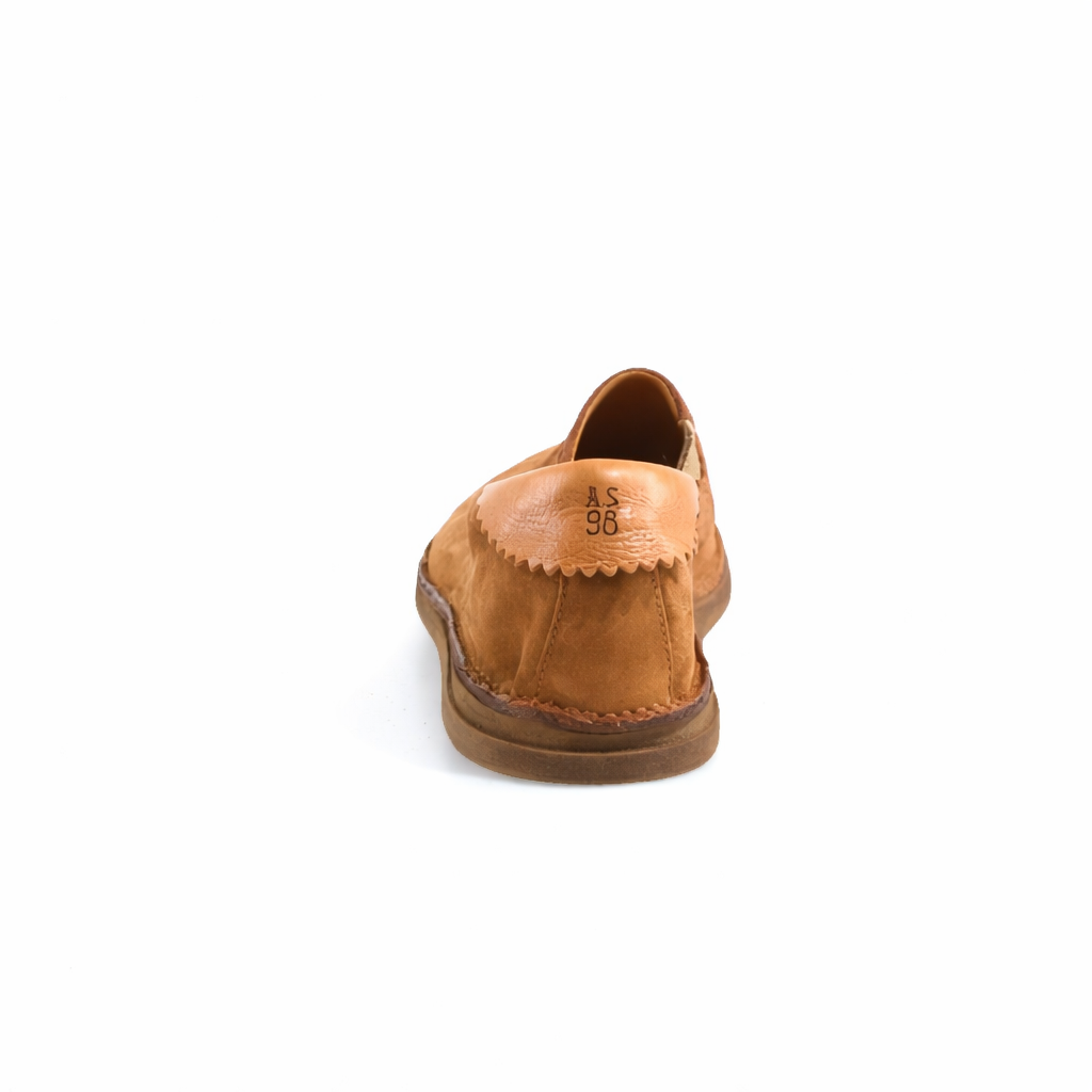 Scarpa uomo ERMAN A.S.98 slip-on in pelle scamosciata color cuoio, suola bassa leggera e design minimal contemporaneo
