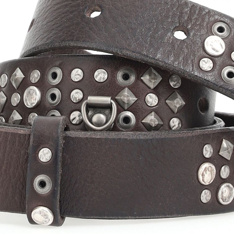 Cintura JOE A.S.98 in pelle marrone con borchie e fibbia metallica, artigianale Made in Italy.