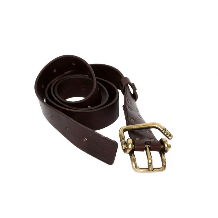 Cintura A.S.98 in pelle marrone testa di moro con fibbia bronzata anticata, rivetti metallici e dettaglio logo, design vintage dallo stile rock.