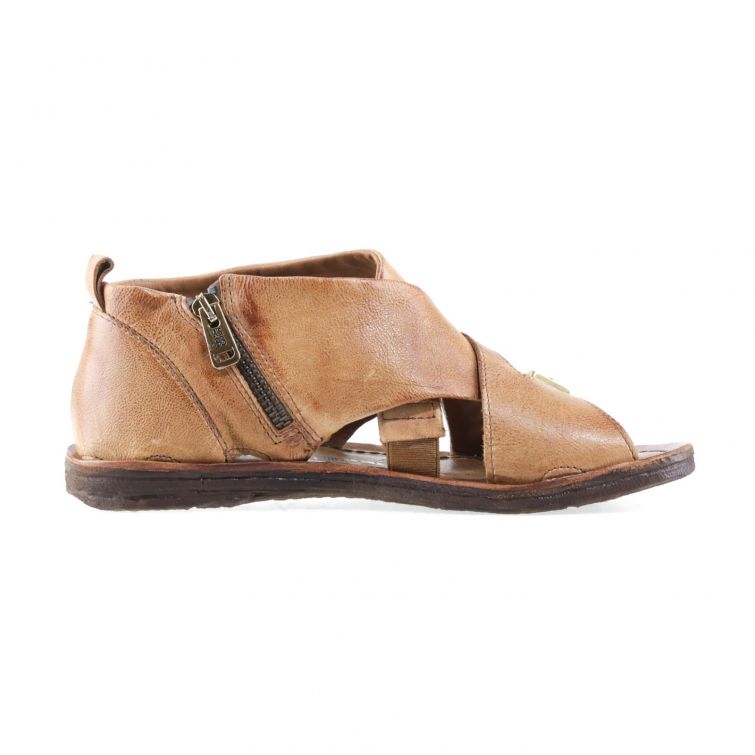 SANDALI RUTH in pelle color cuoio con fibbie regolabili