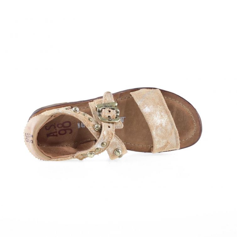 SANDALI RIANNA Eleganza naturale con dettagli grintosi