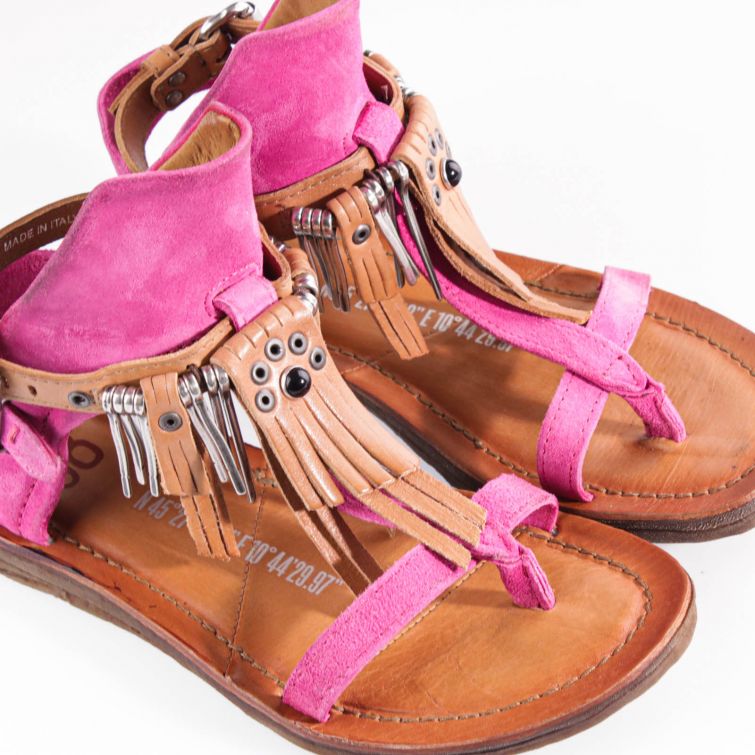 SANDALI ROWA Colore audace e anima boho chic