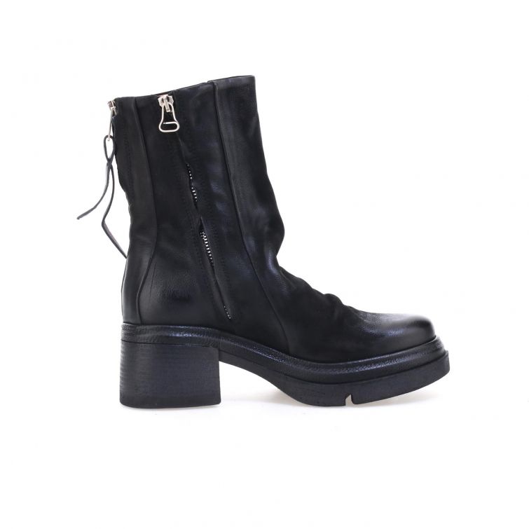 STIVALETTI ECLIPSE: must-have urbani con tacco e carattere rock