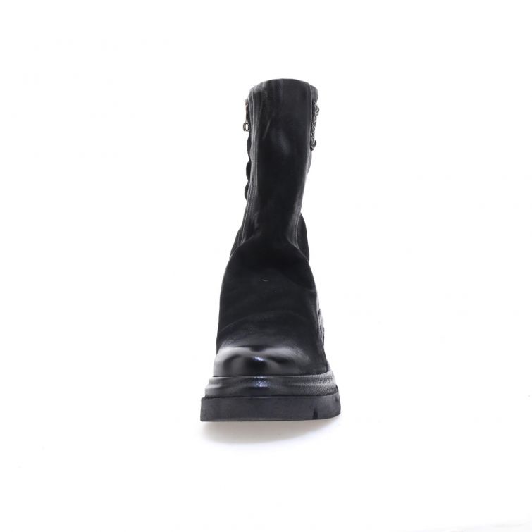 STIVALETTI ECLIPSE: must-have urbani con tacco e carattere rock