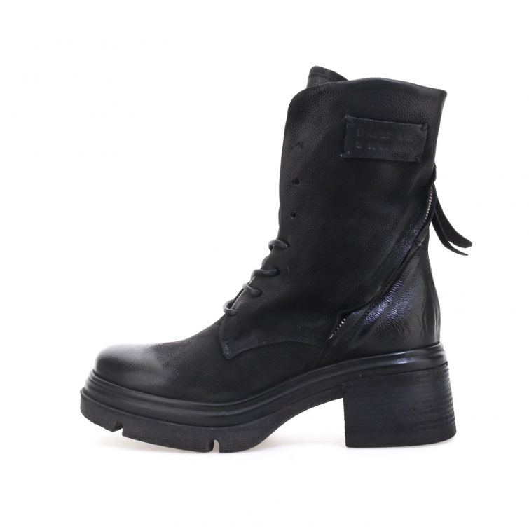 Stivaletti Eden in pelle nera con tacco 6,5 cm e suola carrarmato