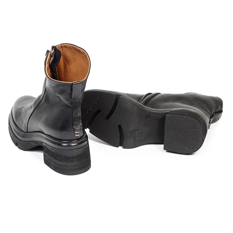 STIVALETTI A.S.98 – Pelle nera e carattere urban
