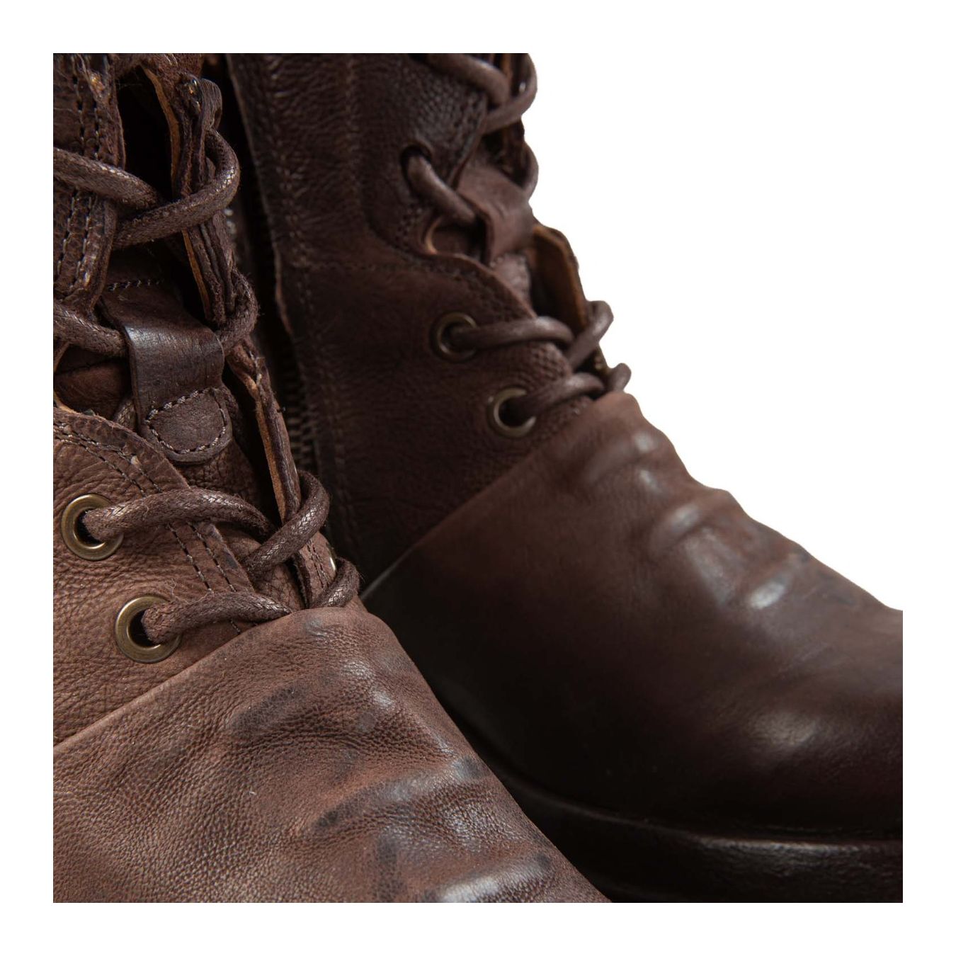 Stivali Delilah A.S.98 in pelle marrone con suola carrarmato e design biker moderno.