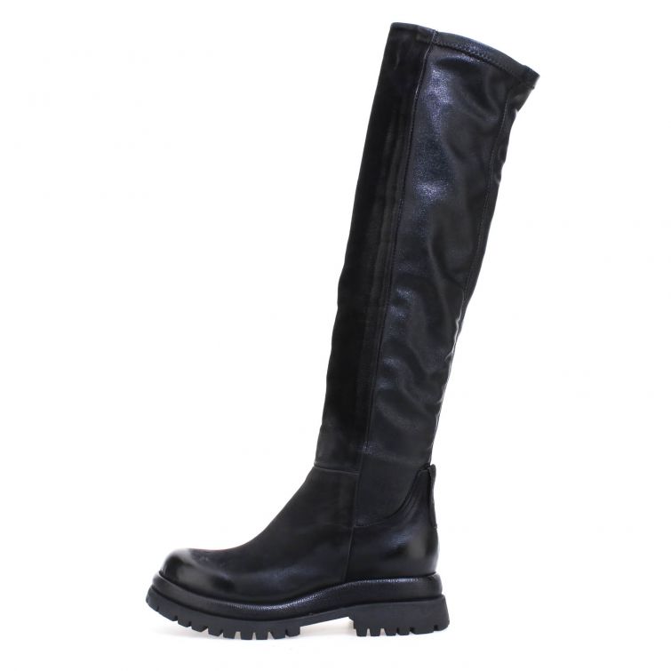 Stivali Desana A.S.98 in pelle nera con suola carrarmato e punta tonda