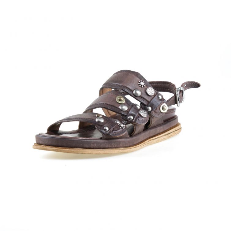 Sandali Seride A.S.98 in pelle color ebano con borchie metalliche e cinturino, suola bassa stile rock da donna