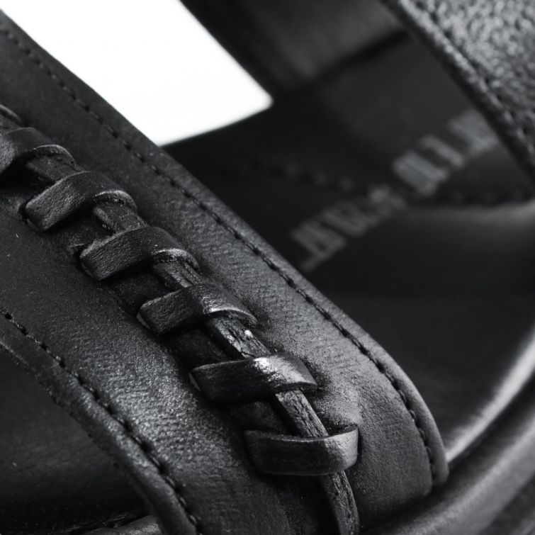 SANDALI SEHRISA A.S.98: stile rock e comfort urbano