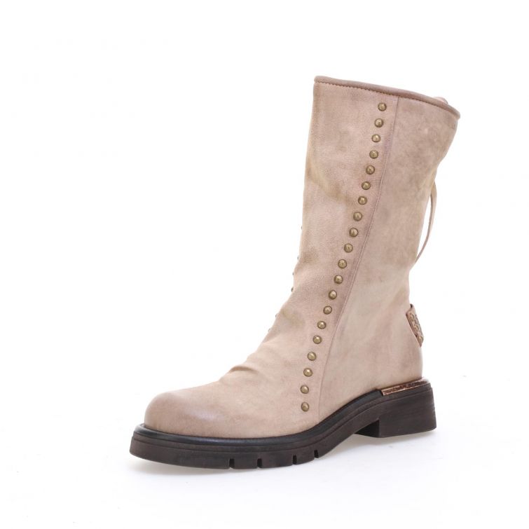 Stivaletti Revel in pelle beige con borchie, tacco in gomma e dettaglio metallico