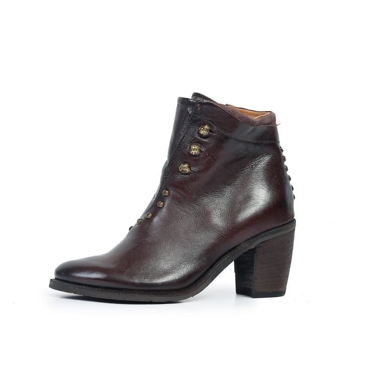 Stivaletti Rayne A.S.98 in pelle marrone con borchie metalliche e tacco alto