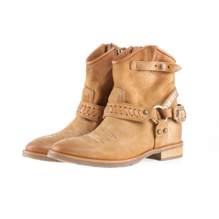 Stivaletti Ievia A.S.98 in pelle cuoio con borchie e cinturini stile biker urbano