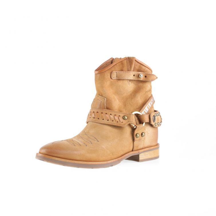 Stivaletti Ievia A.S.98 in pelle cuoio con borchie e cinturini stile biker urbano