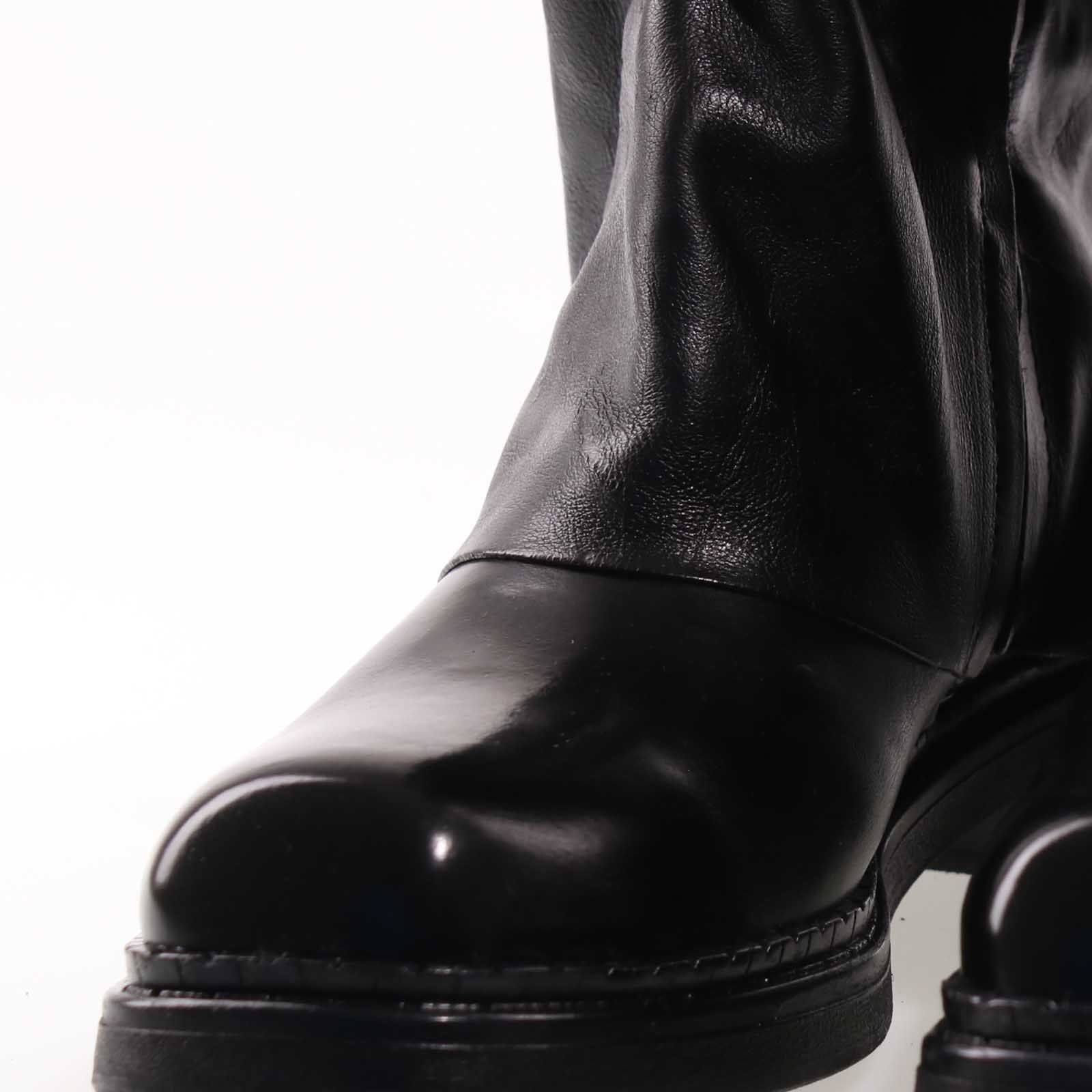 STIVALI VAIAL A.S.98 in pelle nera – Stile deciso e fascino urbano