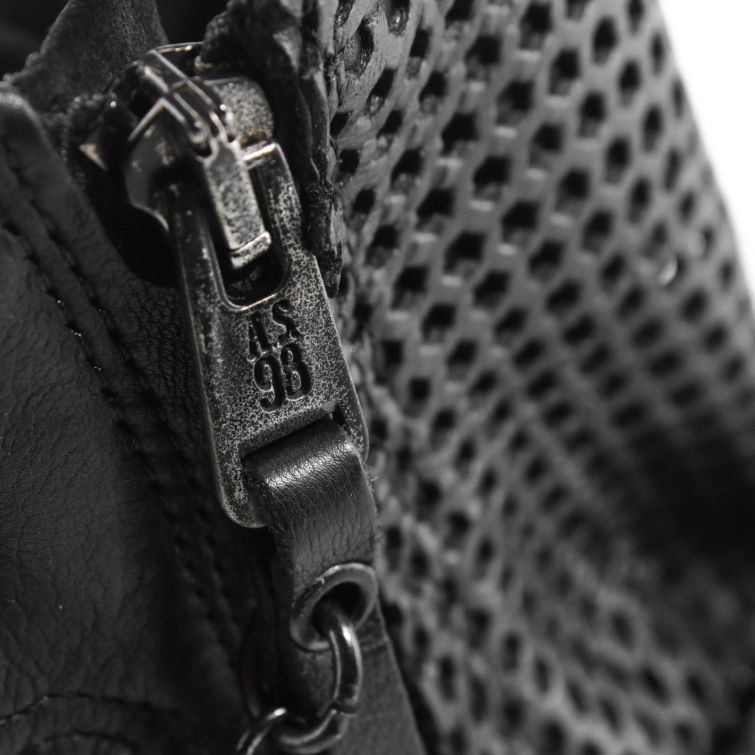 SANDALI FILLIA: design forato e dettagli audaci in pelle