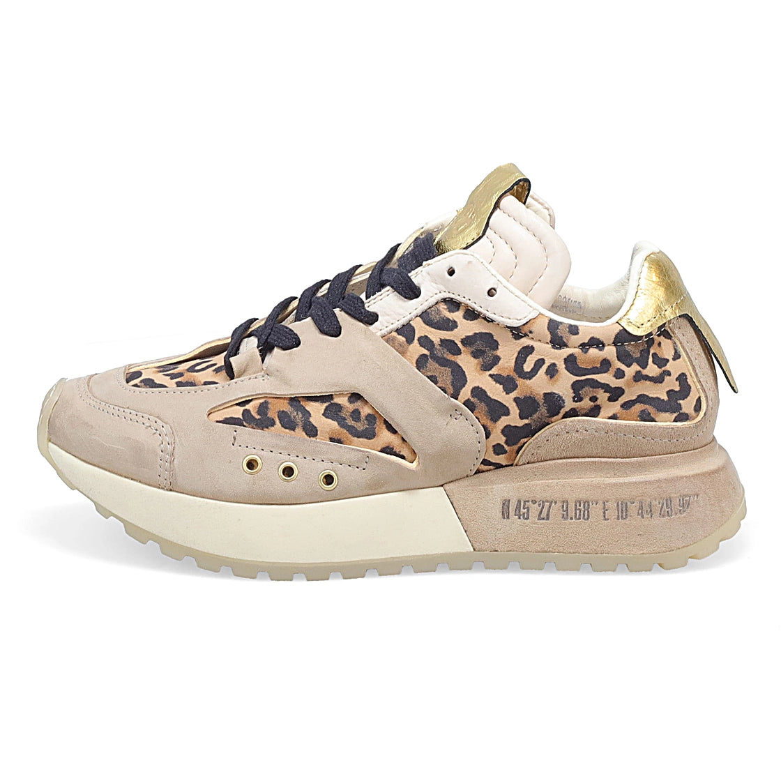 Sneakers Frederick A.S.98 con stampa animalier, suola larga e dettagli dorati dal design urbano.