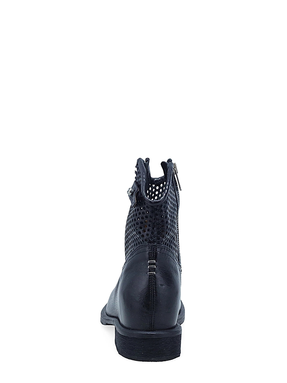 STIVALETTI INDY in pelle nera traforata dal look urbano