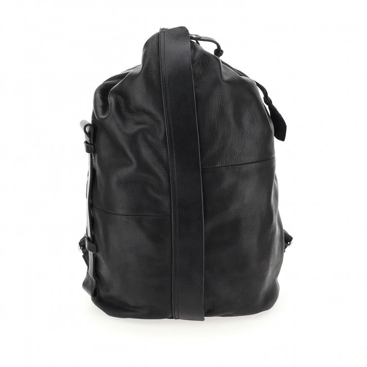Zaino Vigo A.S.98 in pelle nera con lavorazione artigianale e design urbano Made in Italy.